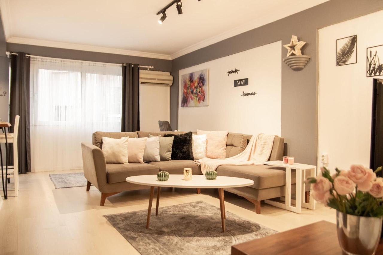 Amazing Flat Near The Coast With A Delightful Shared Terrace Close To Public Transportation In Karsiyaka Izmir Zewnętrze zdjęcie